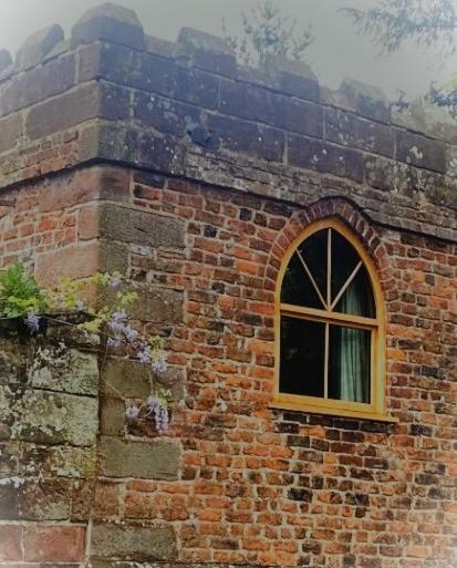 Stay In A Castle! Unique & Luxurious Historical Apartment, Self Contained, Free Parking & Wi-Fi Chester Exterior photo
